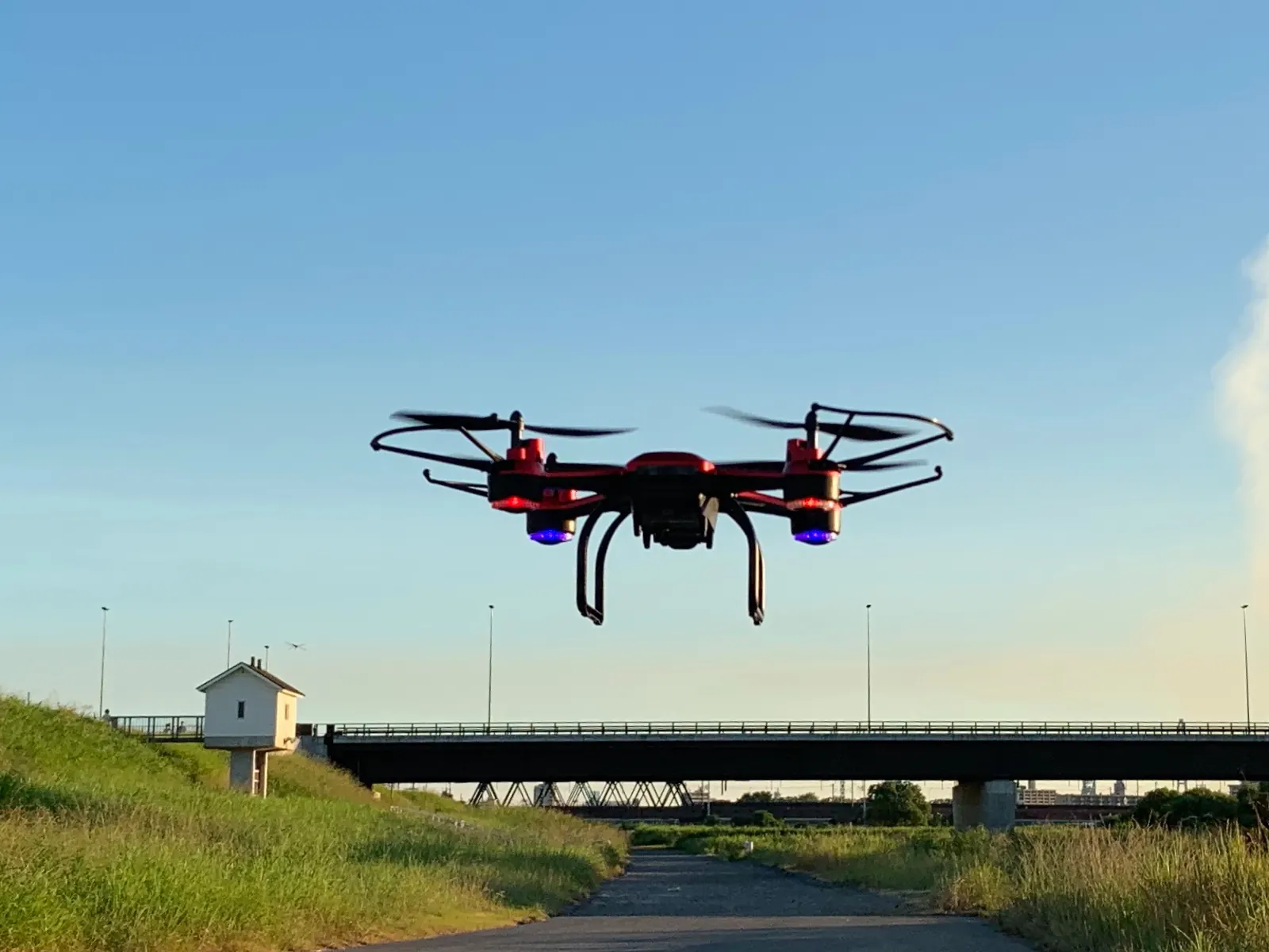 Dron en pleno vuelo